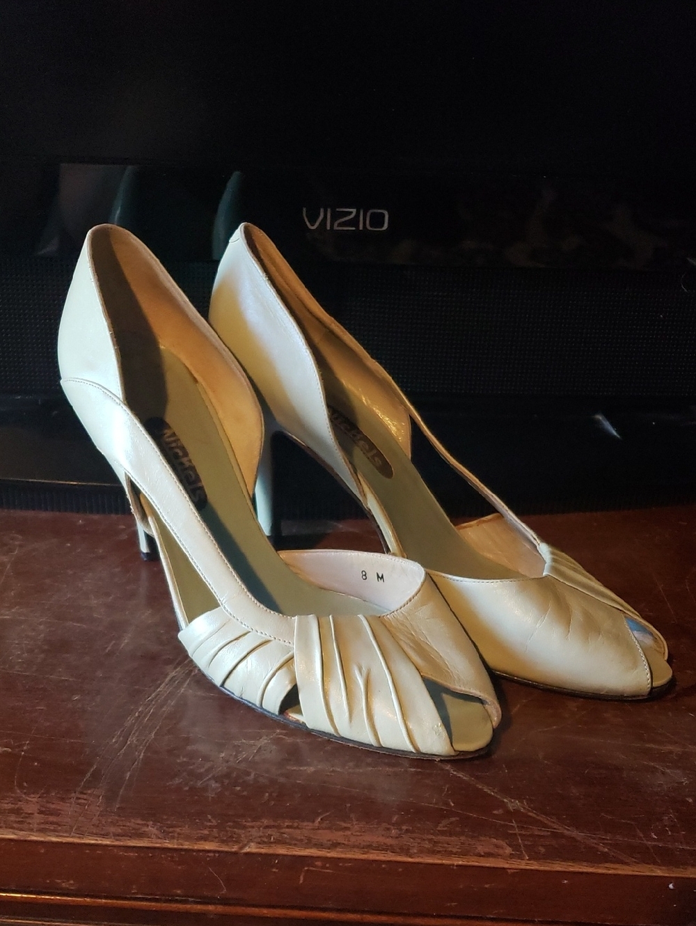 Vintage Nickles Green Leather Cutout Heels Sz 8 Made in Italy